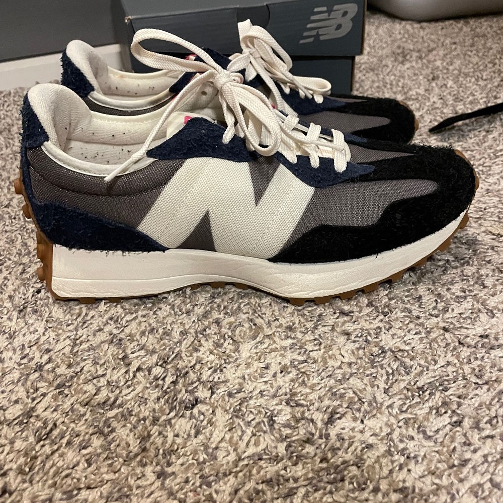 New Balance 327